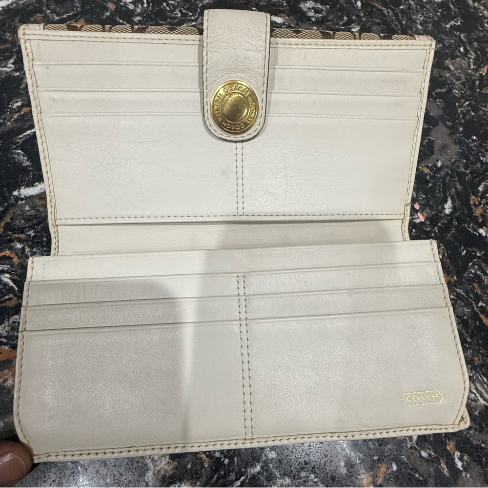 COACH Signature Wallet - Picture 7 of 9
